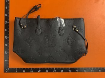  Louis Vuitton tote bag 